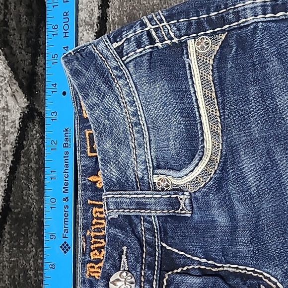 ROCK REVIVAL LUZ EASY FIT EMBROIDERED DENIM JEAN SHORTS - Picture 7 of 12